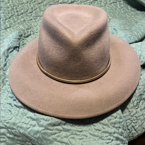 Women’s Eric Javits Beatriz wool felt fedora with gold accent band - Picture 13 of 13